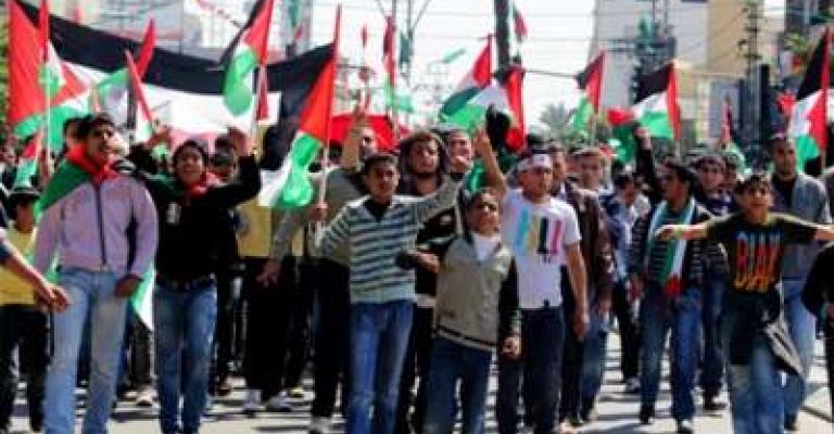 "هآرتس" تحذر من تحول الربيع الفلسطيني باتجاه "إسرائيل"