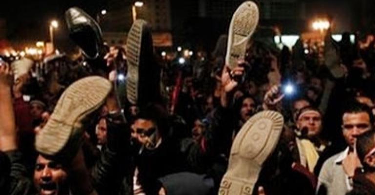 إلقاء حذاء في وجه نجاد في القاهرة –فيديو 