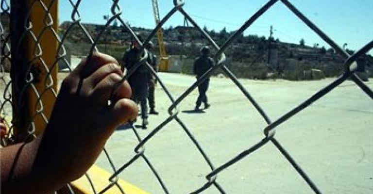 استشهاد أسير فلسطيني وإضراب عام في سجون الاحتلال