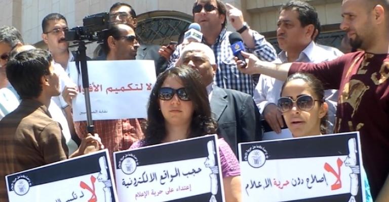 المواقع الإخبارية تتجه لمقاضاة شركات الانترنت.. واحتجاجات دولية على حجبها