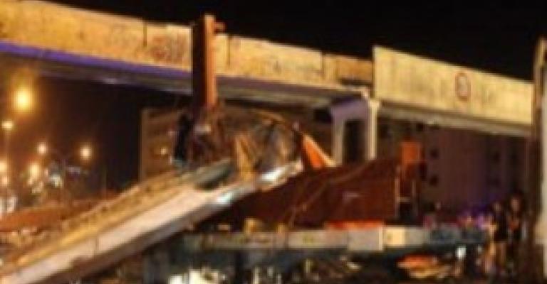 انهيار جزئي لجسر مشاة بمنطقة الدوار السابع