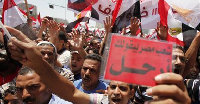 احتشاد مصريين مؤيدين ومعارضين لمرسي ومخاوف من اندلاع عنف