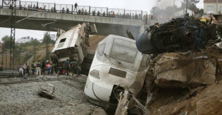 مقتل 77 شخصا على الأقل في حادث خروج قطار عن سكته في إسبانيا