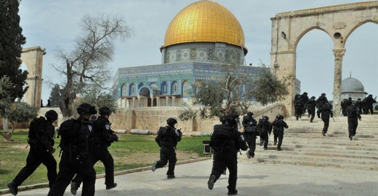  1300 إسرائيلي اقتحموا المسجد الأقصى خلال نيسان الماضي