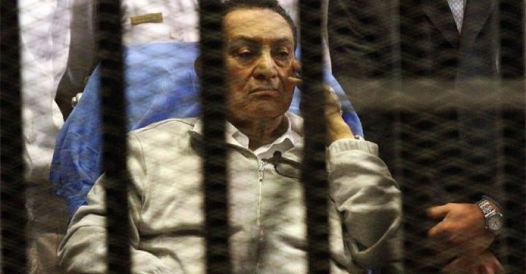 السجن 3 سنوات لمبارك و 4 أعوام لنجليه لإدانتهم بالاختلاس  