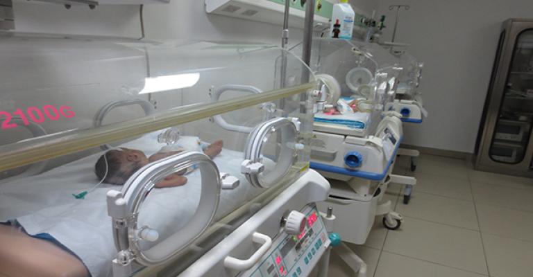 استقالة وزيرة الصحة بالعراق إثر وفاة 12 طفلا حديثي الولادة