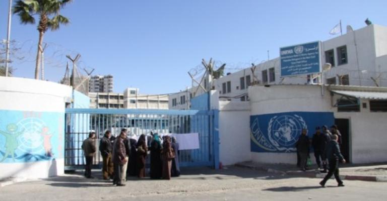 أعمال صيانة لعدد من مدارس "الانروا"