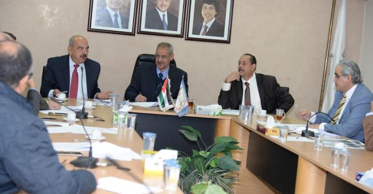 العبوس: لا يجوز تسليم رقاب الأطباء لشركات التأمين