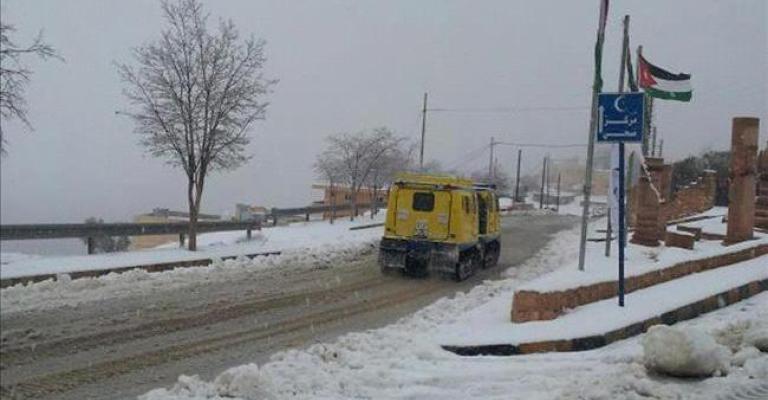 ثلوج فوق 900 متر.. وتعليق دوام مدارس عجلون والسلط