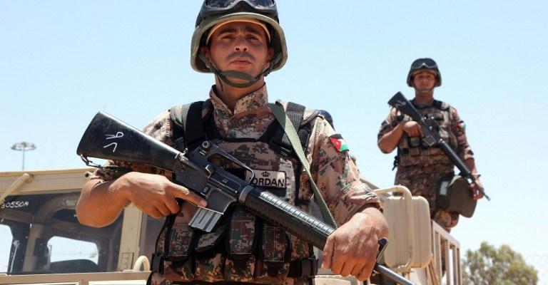 القبض على متسللين من الاراضي السورية القبض على متسللين من الاراضي السورية