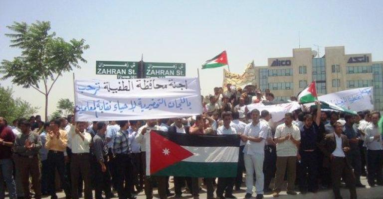 إحياء النقابة":الأمن يعتدي على معلمين للاعتصام أمام الوزراء"