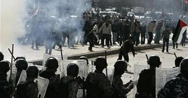 لماذا منع التظاهر امام السفارة الاسرائيلية ؟ 