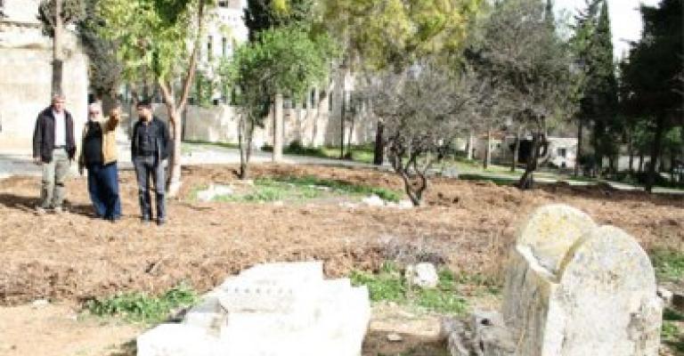 الحفريات الإسرائيلية تطال مقابر القدس