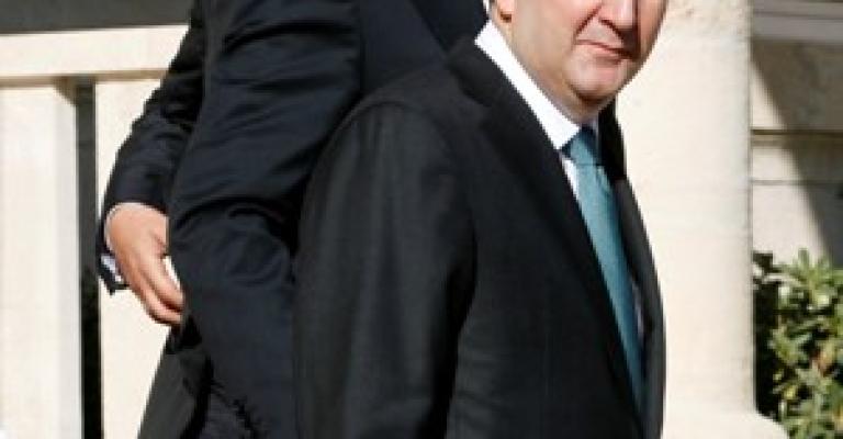 لماذا يدور الرئيس في حلقة مغلقة ولا يتقن لعبة توزيع الوزراء خارج معارفه الخاصة 