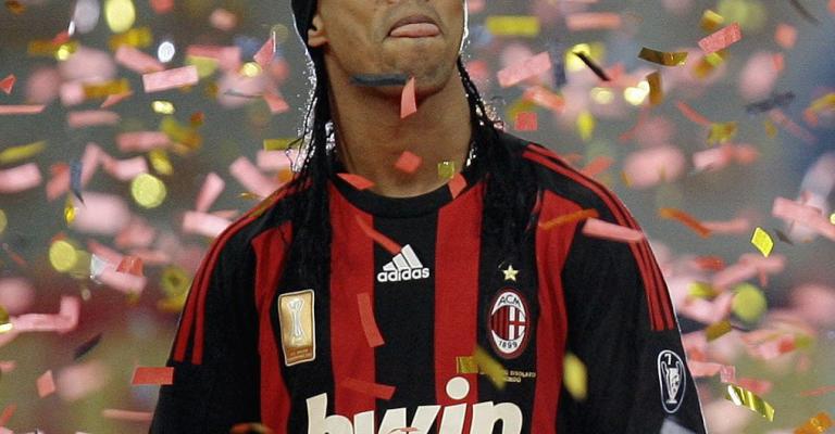 Brazilian wizard Ronaldinho wants Milan stay