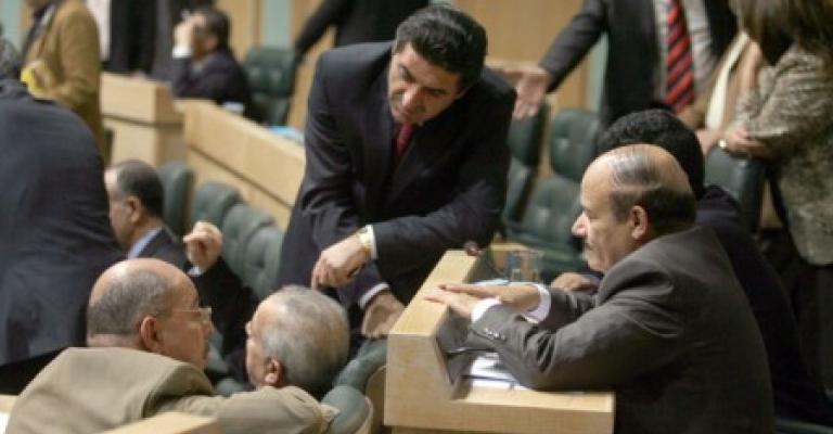 ضبابية تلف كلمات النواب في "الثقة" ومطالبة برفع رواتب الموظفين وخفضها على الوزراء
