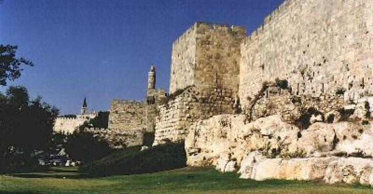 مؤسسة الأقصى:تهويد أسوار القدس بحجة ترميمها