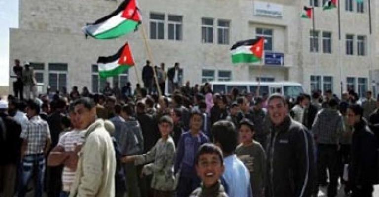 الطلاب يريدون إسقاط المدير