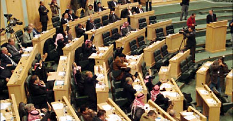 نواب يقترحون قانون محكمة دستورية والهيجا يتساءل حول ارسال قوات درك إلى البحرين 