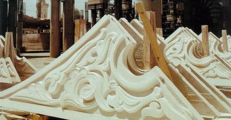 دقيق الحجر .. فنان بدرجة صنايعي 