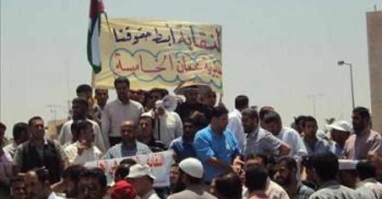 المعلمون يؤجلون إضرابهم وانقسام حول شكل التمثيل في النقابة