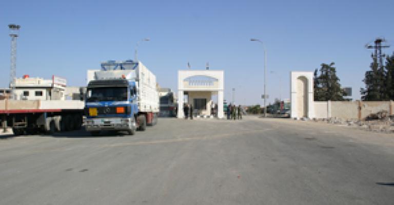 الخضار الأردني عالق على الحدود السورية بما يهدد حركة التصدير