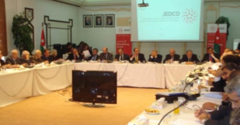 لجنة الحوار الاقتصادي توصي باستمرار دعم المواد الرئيسية وتثبيت أسعار المحروقات