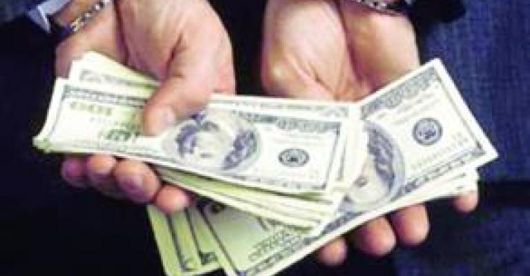 صاحب شركة بورصة يسلم امن الدولة 180 الف دينار صاحب شركة بورصة يسلم امن الدولة 180 الف دينار