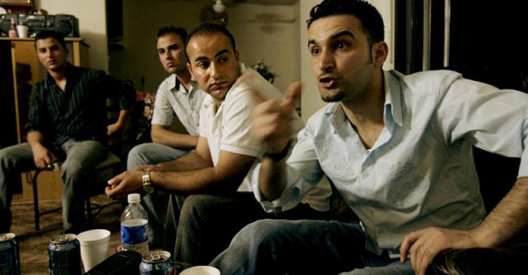 عراقيون في الأردن: هربوا من العنف فوقعوا بالسخرة