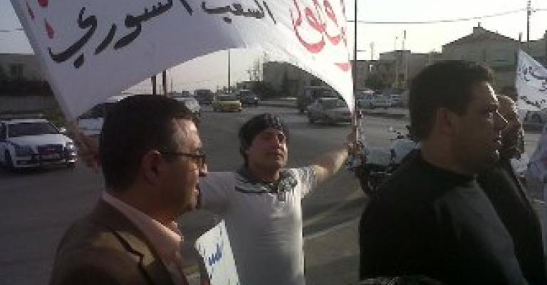 سوريون يعتصمون أمام سفارتهم وأردنيون يشعلون الشموع تضامنا سوريون يعتصمون أمام سفارتهم وأردنيون يشعلون الشموع تضامنا