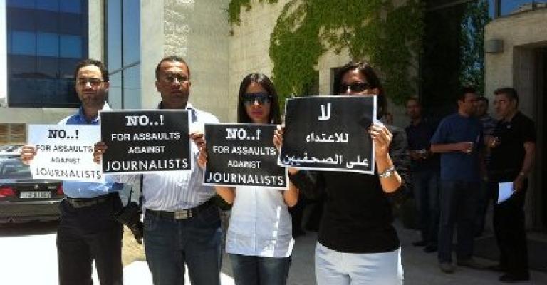 وقفة صحفية تنديدا بالانتهاكات بحق الصحفيين
