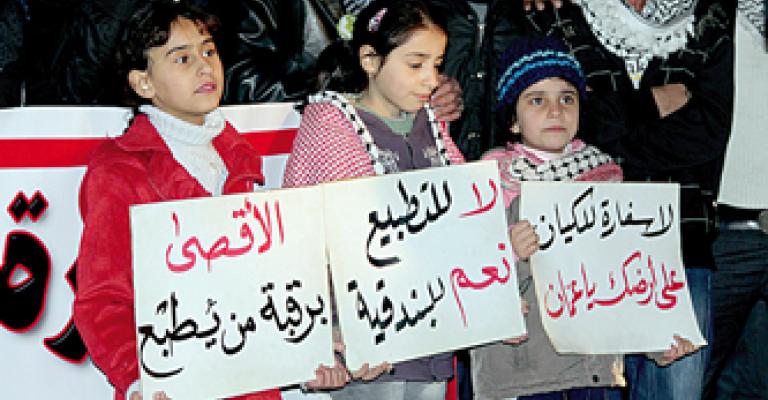 اعتصام أمام الكالوتي الجمعة للمطالبة بإغلاق "السفارة الصهيونية" اعتصام أمام الكالوتي الجمعة للمطالبة بإغلاق "السفارة الصهيونية"