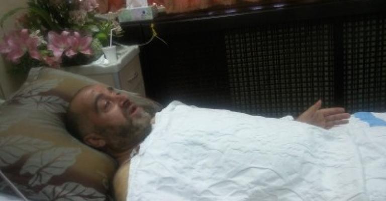 "لجنة الأسرى" تزور الاسير المحرر ياسر الرجوب في المدينة الطبية