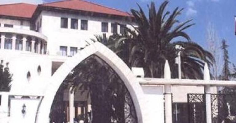 طلبة الإعلام في جدارا يعتصمون أمام الرئاسة