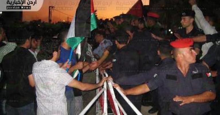 فيديو..إنهاء الاعتصام أمام السفارة الإسرائيلية.. بعد تأهب الدرك لتجاوز معتصمين الحواجز الأمنية