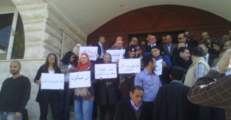 وقفة تضامنية مع الغد أمام مقر نقابة الصحفيين " لا للبلطجة"