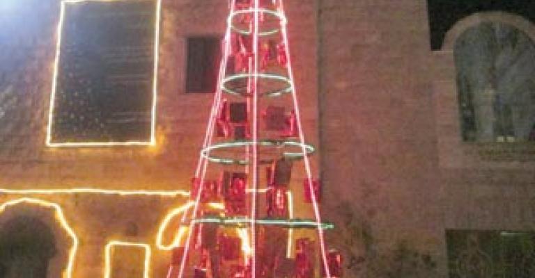 إضاءة شجرة الميلاد في مادبا