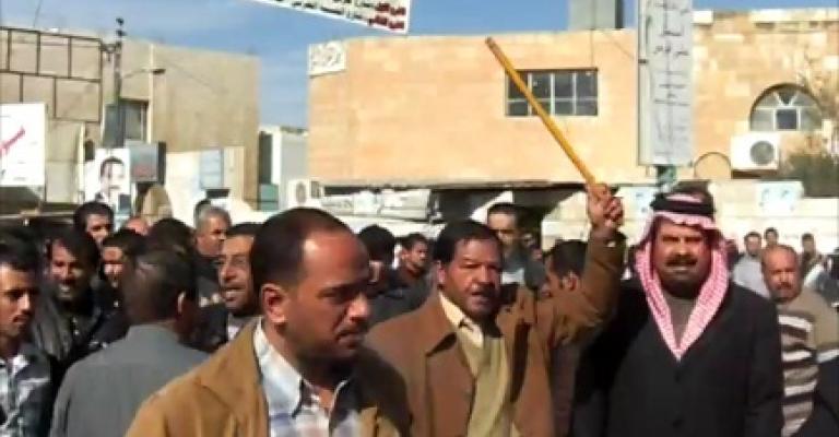 فيديو: إحراق مكتب “العمل الإسلامي” في المفرق ومطالبات بتحقيق مستقل