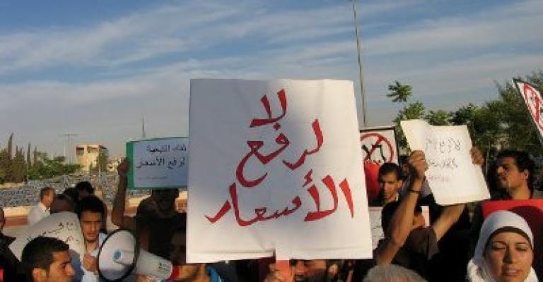 معتصمون أمام الرئاسة: ارفع أسعار البنزين واحمي كل الفاسدين