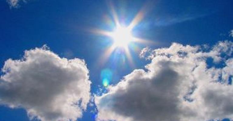 أجواء حارة نسبيا وانخفاض طفيف على الحرارة السبت