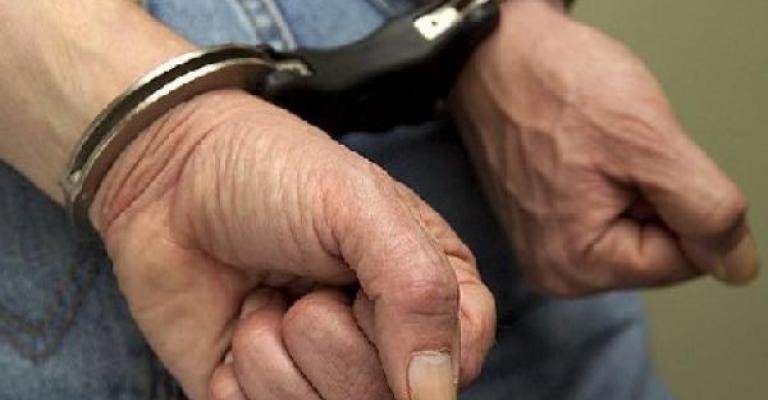 القبض على مطلوبين بتهم سرقة