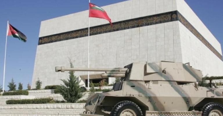 وقفة احترام لشهداء الجيش أمام صرح الشهيد السبت