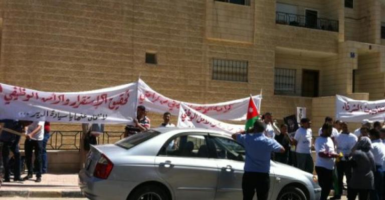 عمال: وزير العمل يسهل عمليات الفصل التعسفي 