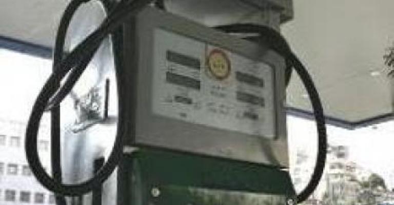 الحافظ: إعادة النظر بأسعار المشتقات النفطية وفقا للأسعار العالمية