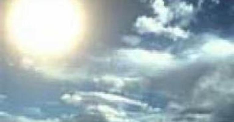 استمرار موجة الحر وانخفاض طفيف على الحرارة السبت