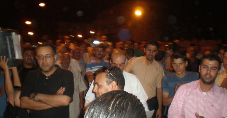 الكرك: اعتصام ليلي يطالب برحيل الطراونة الكرك: اعتصام ليلي يطالب برحيل الطراونة