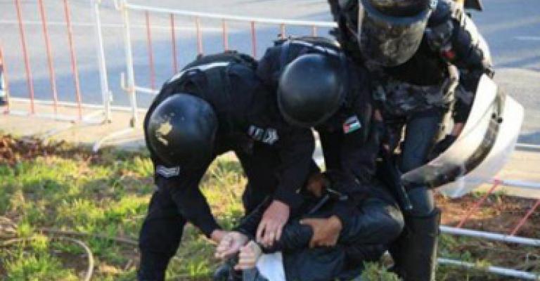 موقوفون على خلفية أحداث الرابع يتقدمون بشكوى بحق مدير الأمن العام موقوفون على خلفية أحداث الرابع يتقدمون بشكوى بحق مدير الأمن العام