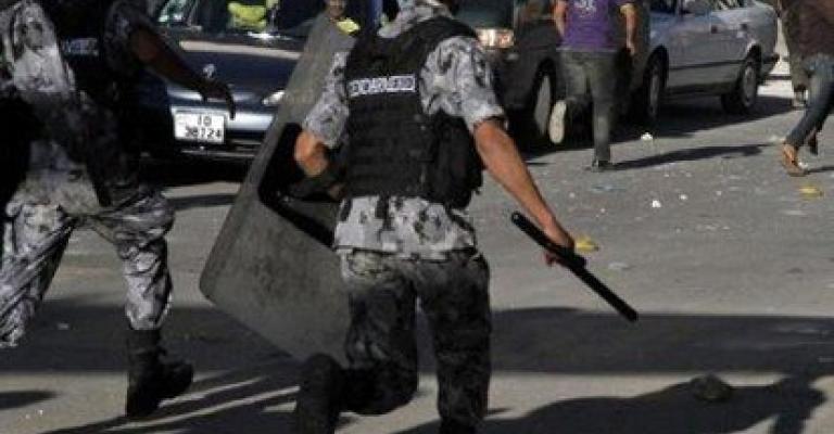 الكرك: أعمال شغب وإحراق كوخ للشرطة على خلفية مشاجرة سابقة