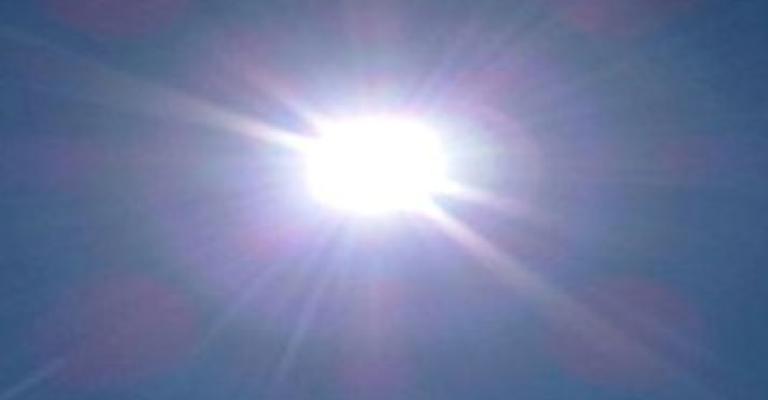 طقس حار نسبيا الى حار حتى الأربعاء 