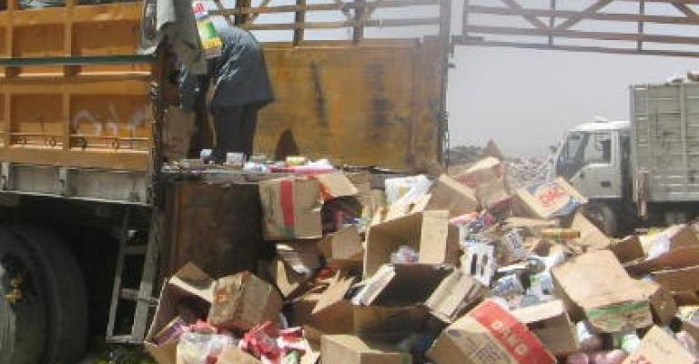 الامانة تتلف 5 اطنان مواد غذائية غير صالحة 
